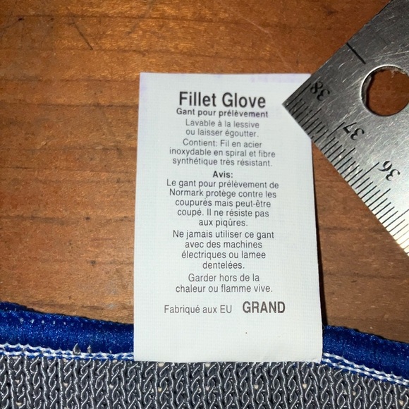 Fillet glove for fish - good used condition, STAINED but may be removable - Picture 5 of 12
